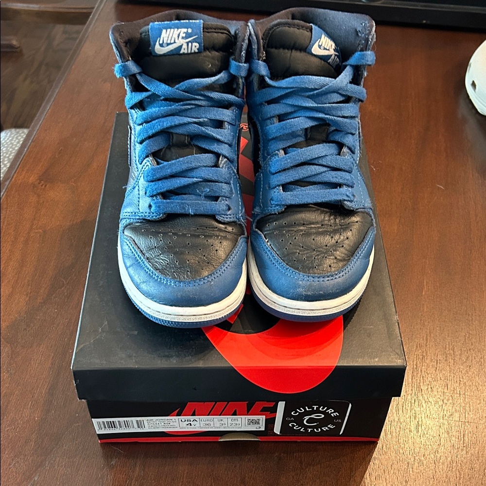 Nike Air Jordan 1 Retro - Black and Blue